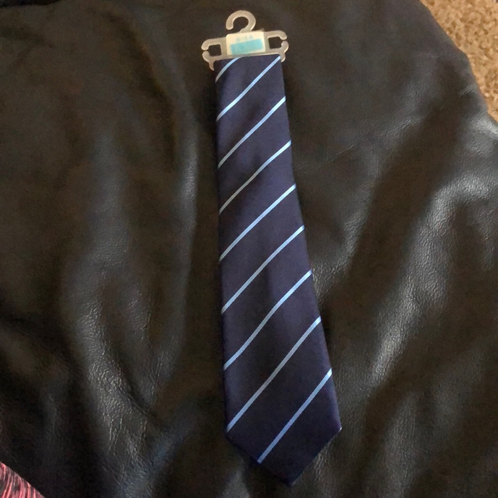 Navy/light blue striped tie. NEVER WORN